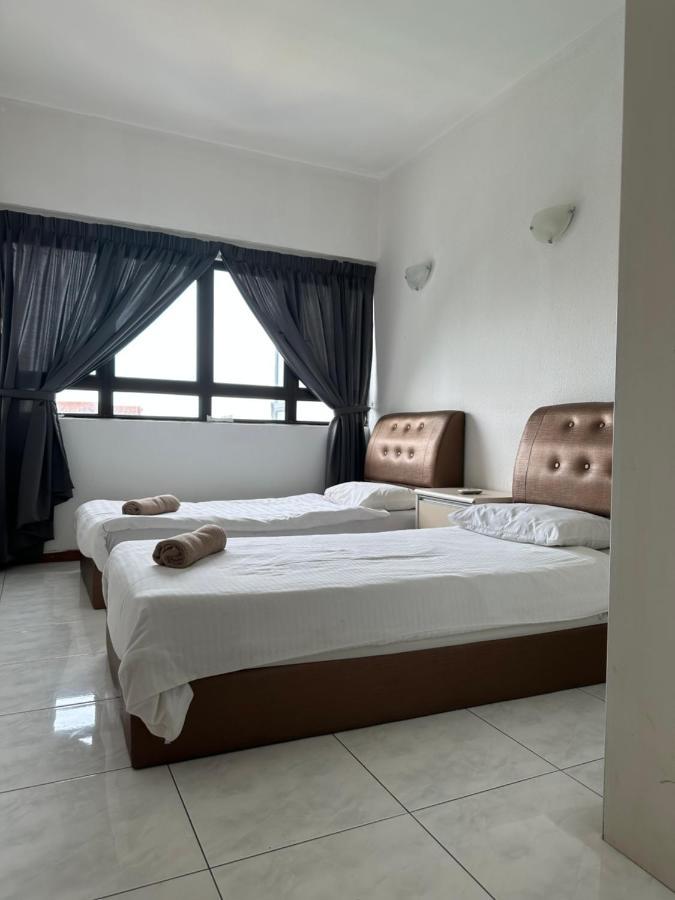 Beach Resort 7 Home Stay Sri Sayang Apartment Batu Ferringhi 3Bedroom Esterno foto